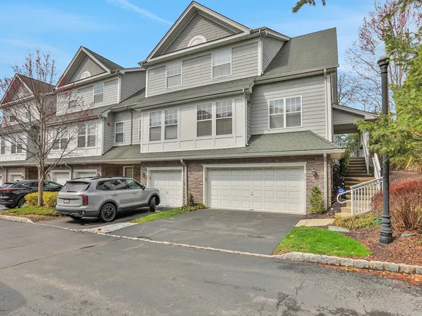 311 Bridgeview Drive, Poughkeepsie, NY 12601