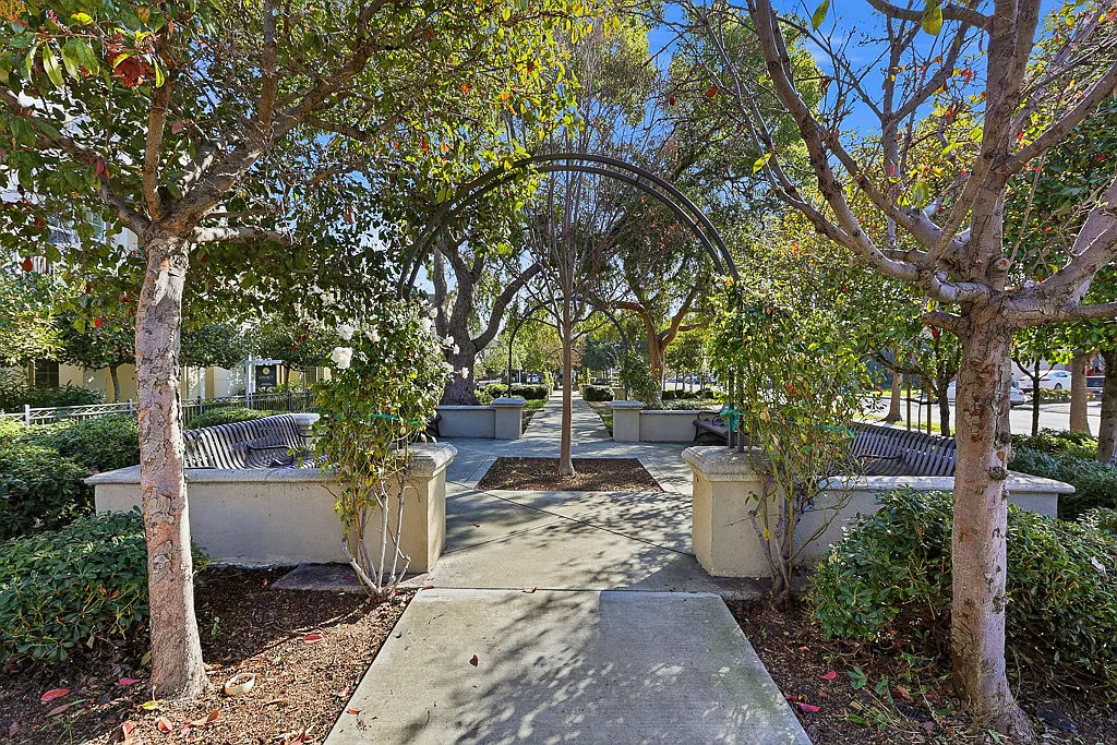 4 bed, 1545 sqft, $4,100 — Photo 3