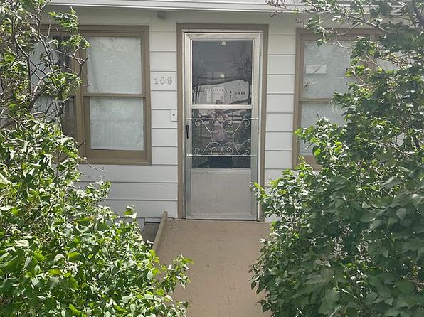 109 2nd St E
