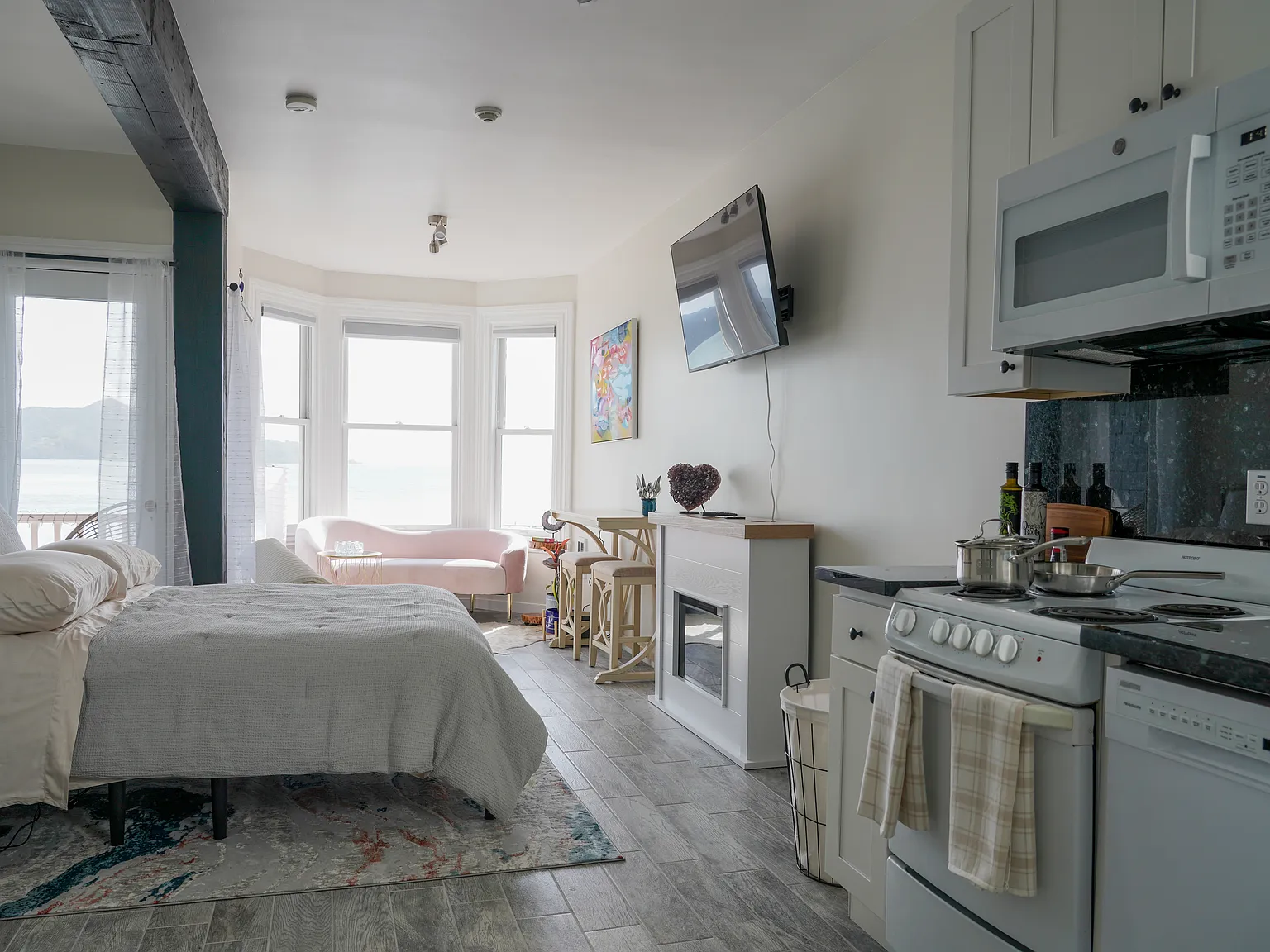 Studio, 450 sqft, $3,200 — Photo 3