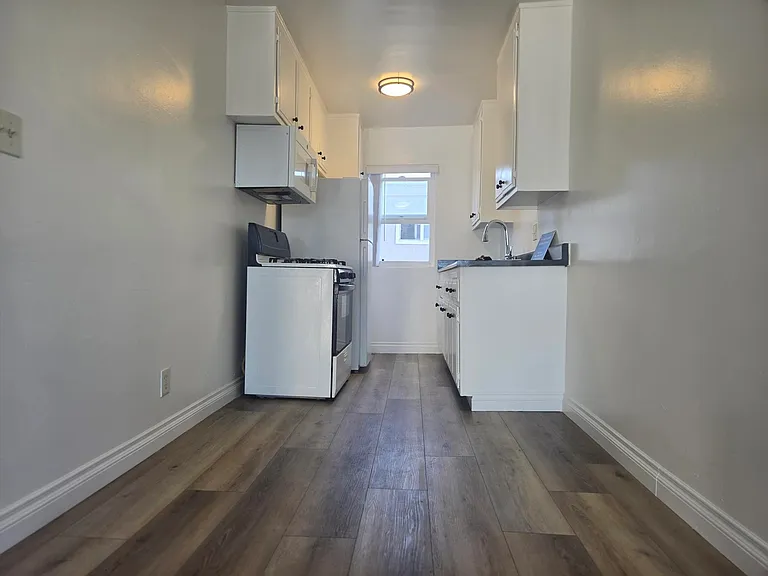 2346 W 18th St #13 — Photo 13