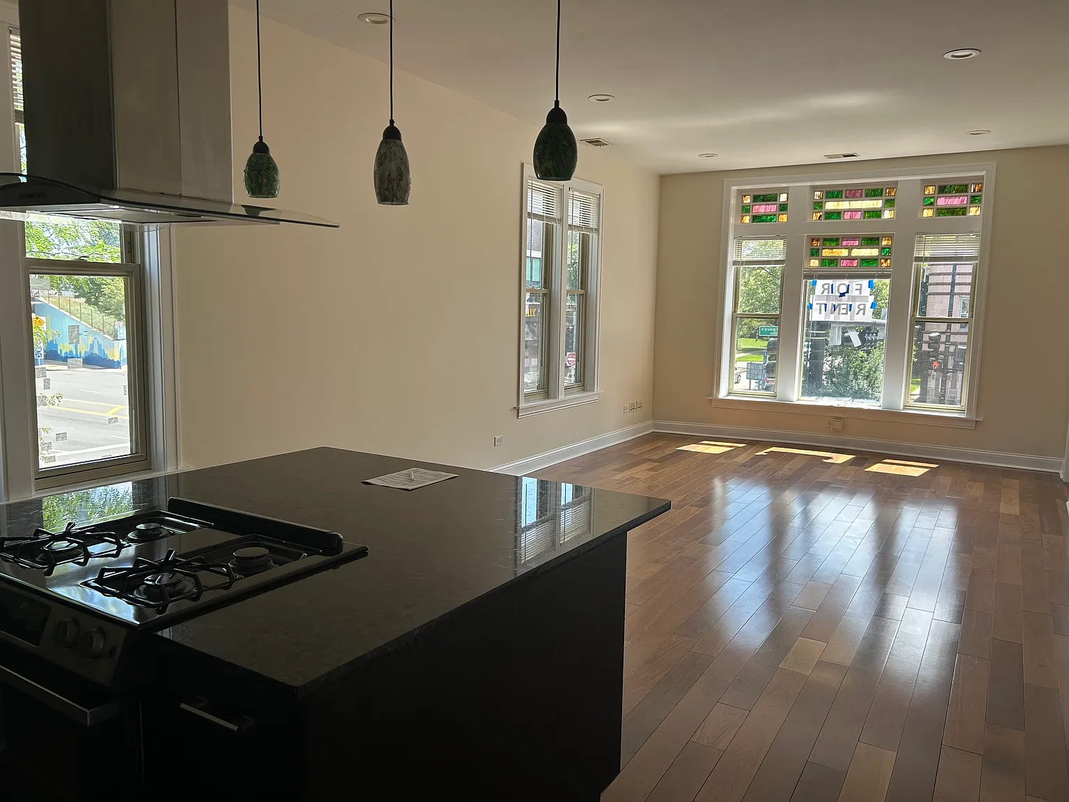 3 bed, 1400 sqft, $2,950 — Photo 4