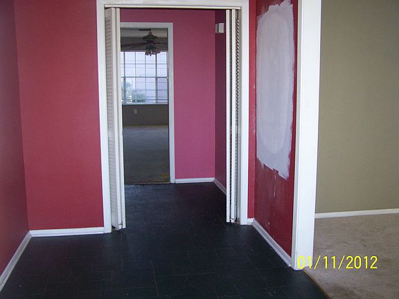 3rd image of 4042 S Pin Oak Ave