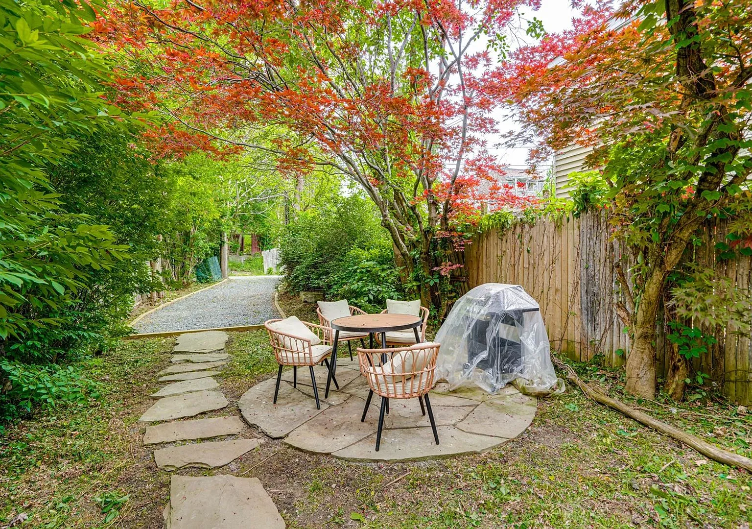 Spacious 1 Bedroom in Historic Downtown Hudson — Photo 3
