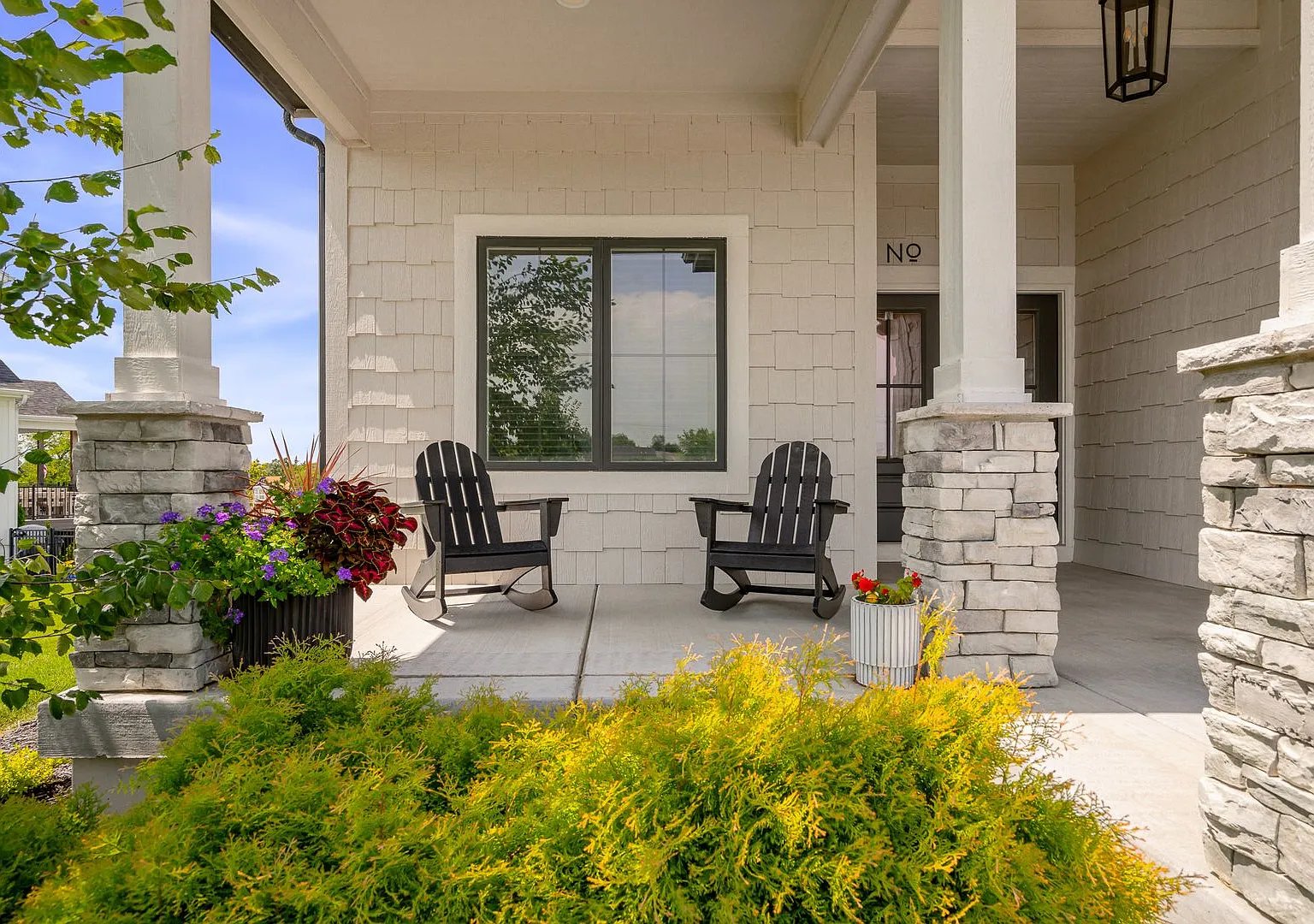  11508 Stunning Two Story in Cedar Creek Available Immediately! — Photo 4