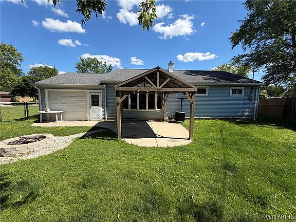 2nd image of 22 Castle Ct