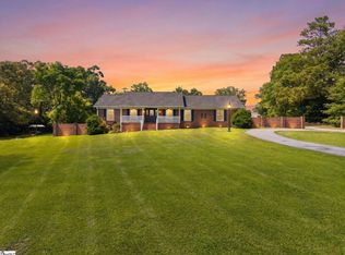 623 W Ridgeway Rd, Honea Path, SC 29654