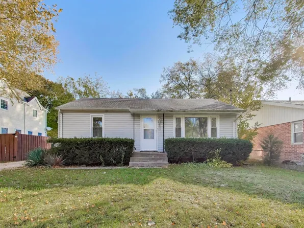 221 Heine Ave, Elgin, IL 60123