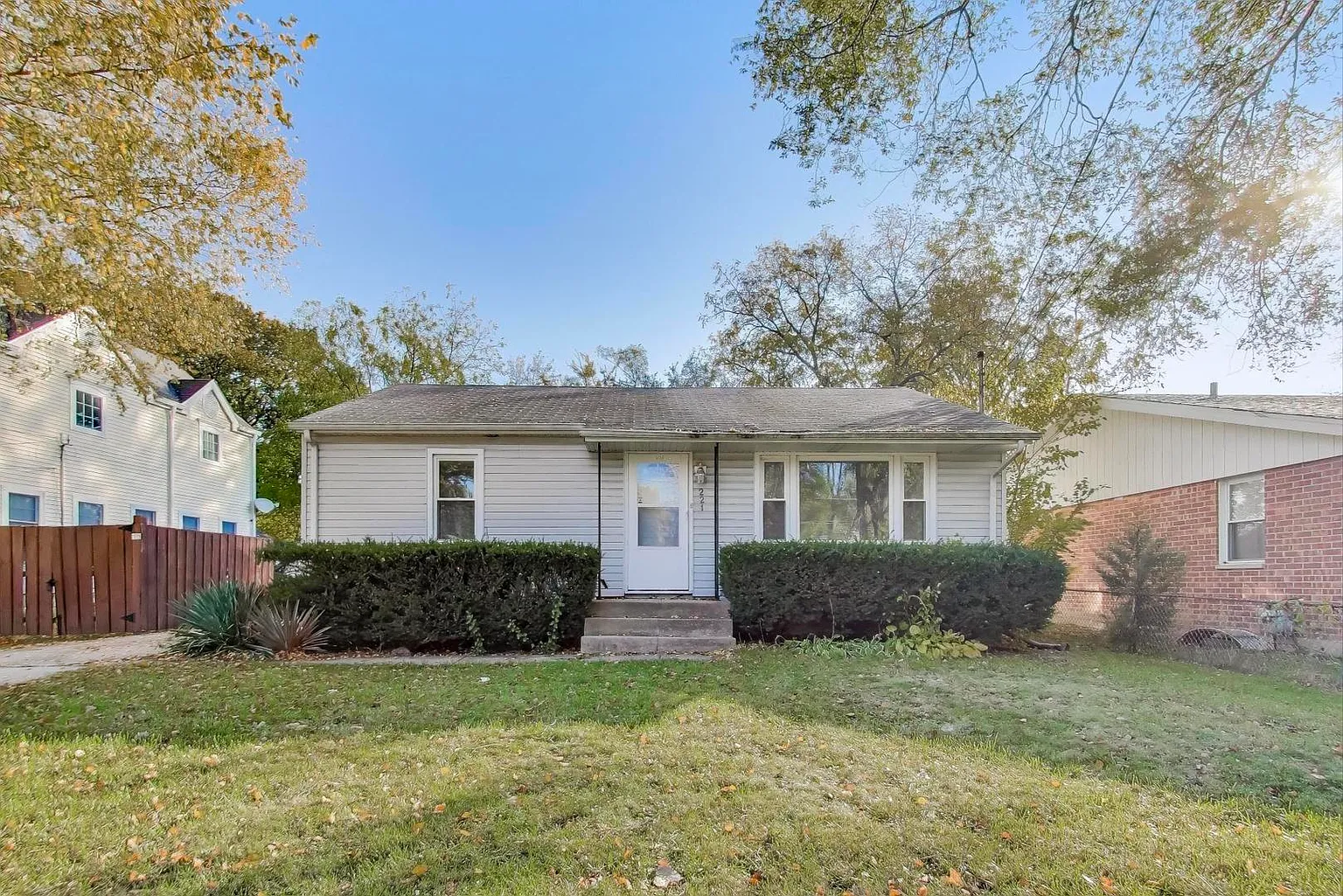 221 Heine Ave photo 1