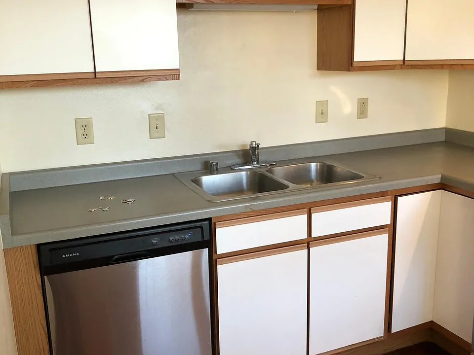 Kitchen with dishwasher