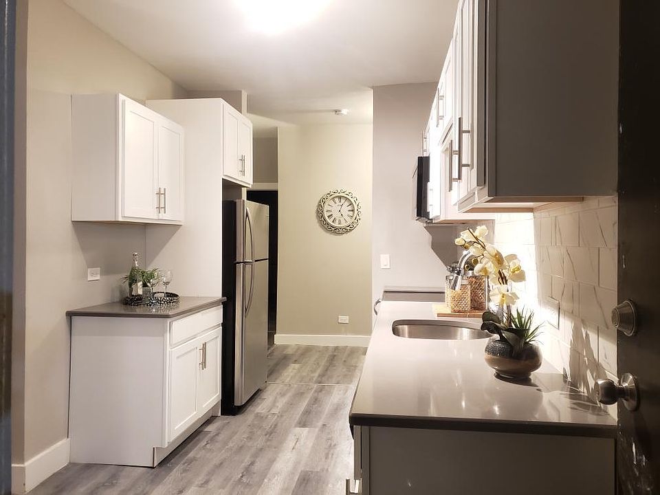 1st image of 5252 S King Dr #2