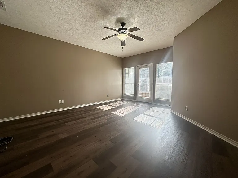 4 Fernwood Dr — Photo 11