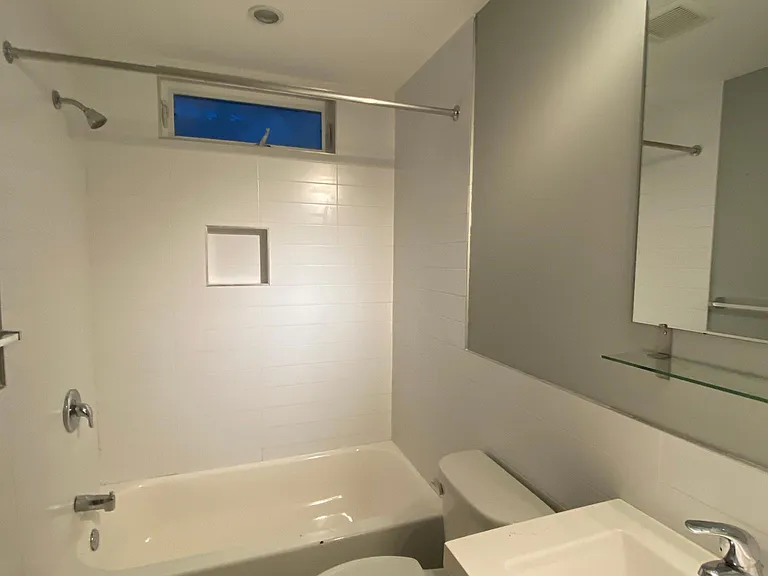 535 N Budd St #C2 — Photo 8