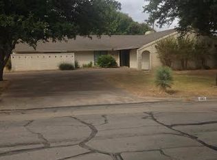 4801 Swan Lake Cir, Waco, TX 76710