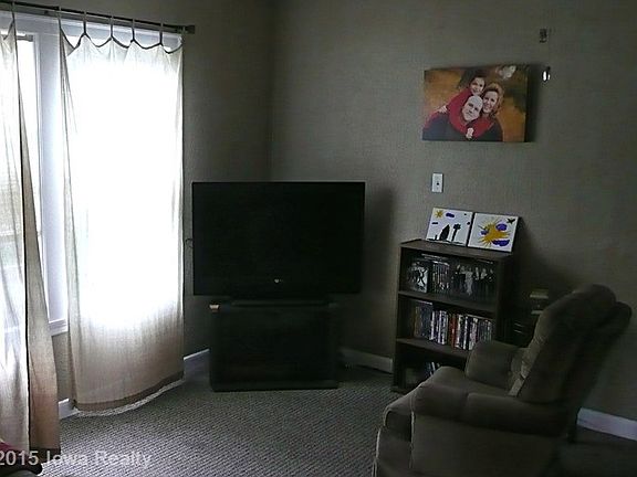 2nd image of 513 W Rock Island St