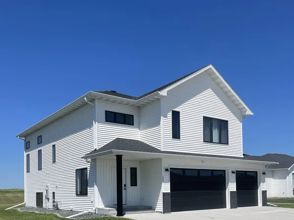 5006 11th St W, West Fargo, ND 58078