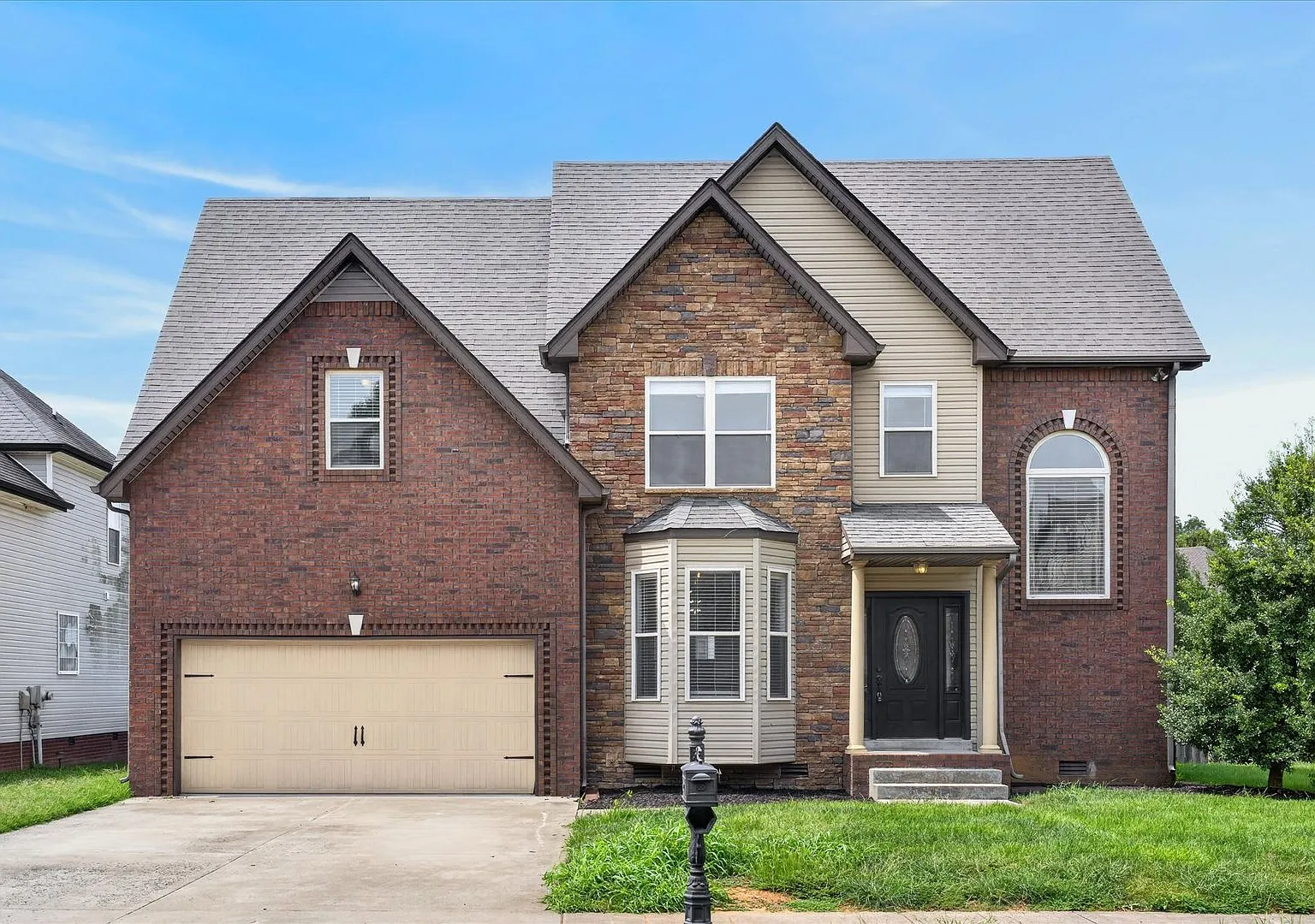 Pet Friendly Three Bedroom! — Photo 1