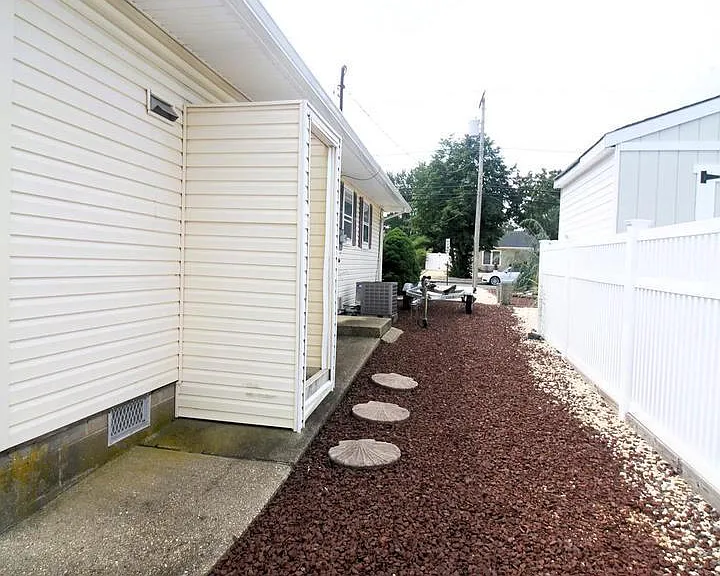 1936 Merrimac Dr — Photo 16