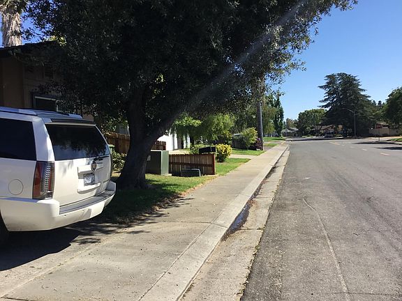3rd image of 1922 Scarborough Dr