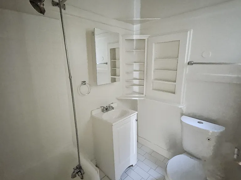 1326 W 11th St #304 — Photo 7