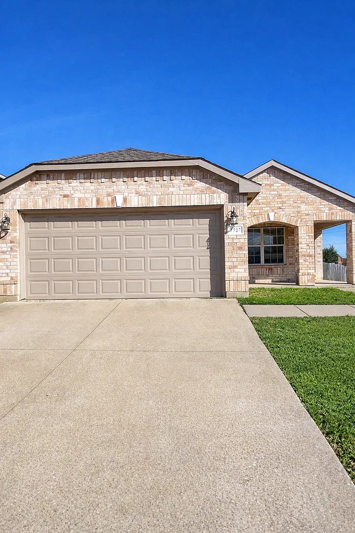 4 bed, 2.0 bath, 1666 sqft, $2,150 — Photo 1