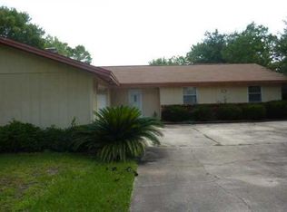 37 Lakeview Dr, Mary Esther, FL 32569