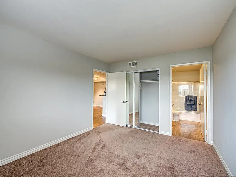 Vue at Laurel Canyon — Photo 10