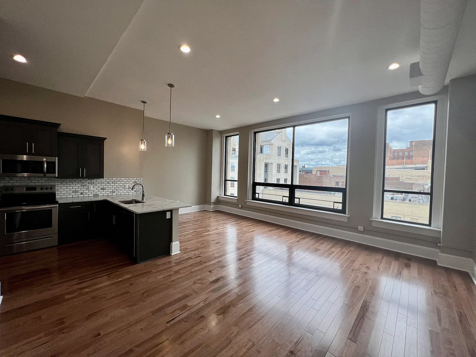 1 bed, 850 sqft, $1,850 — Photo 3