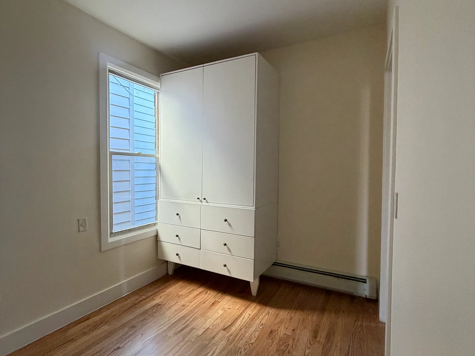 3 bed, 1300 sqft, $2,950 — Photo 4
