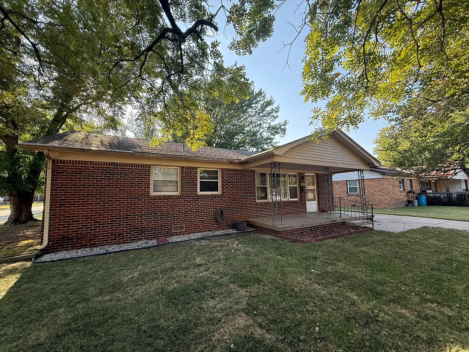 2 bed, 1025 sqft, $995 — Photo 2