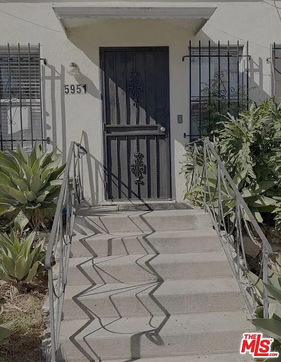 2 bed, 1.0 bath, 900 sqft, $2,645 — Photo 2