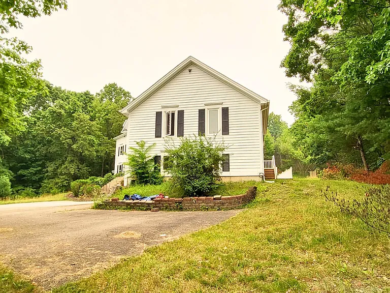 19 Friendship Ln — Photo 18