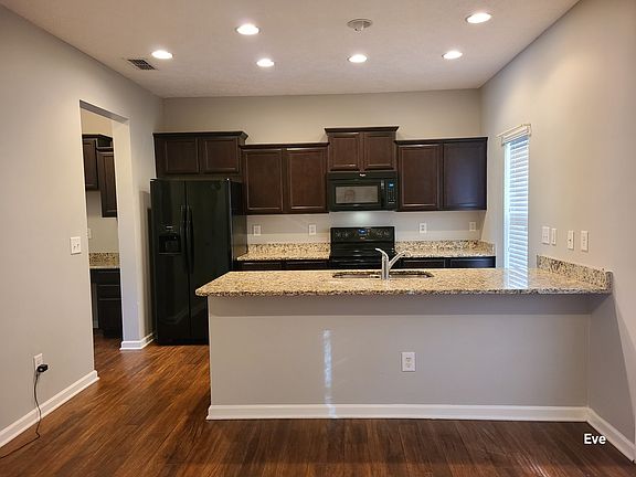 4th image of 1534 Sprucedale Dr