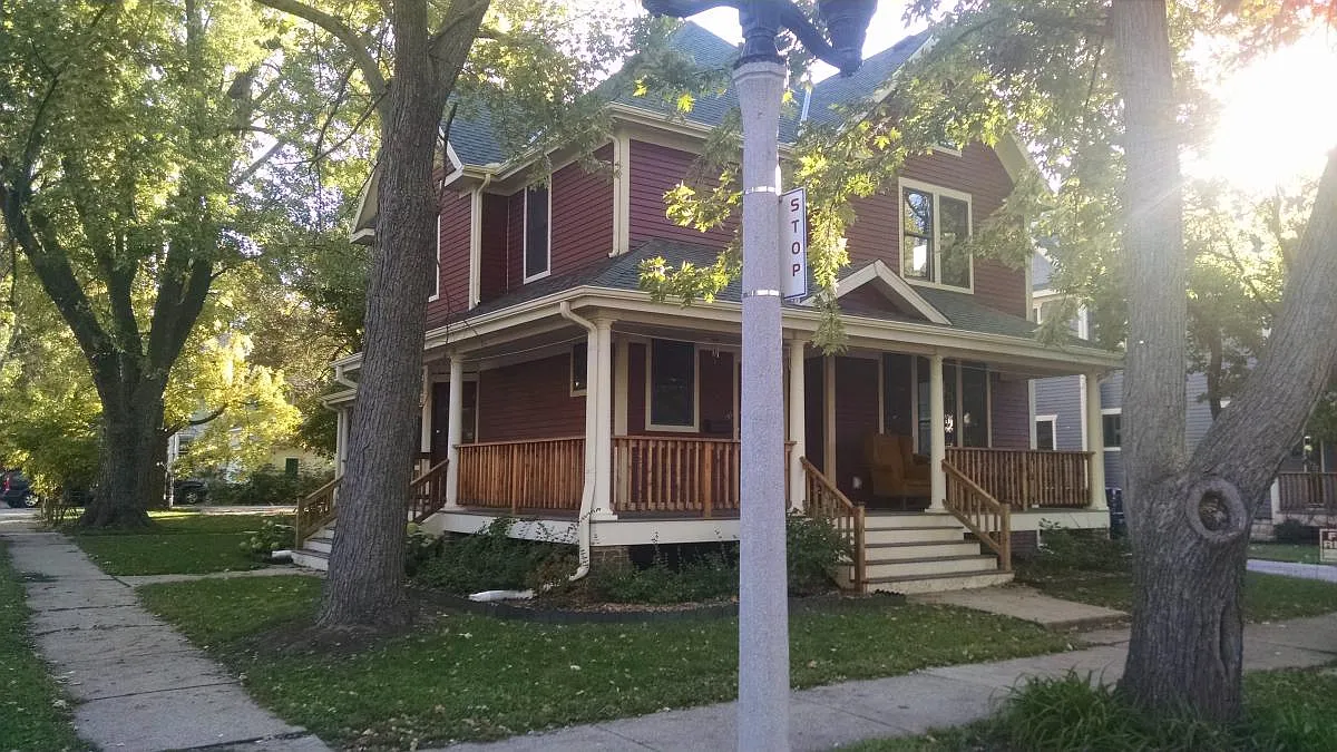 401 W Green St photo 1