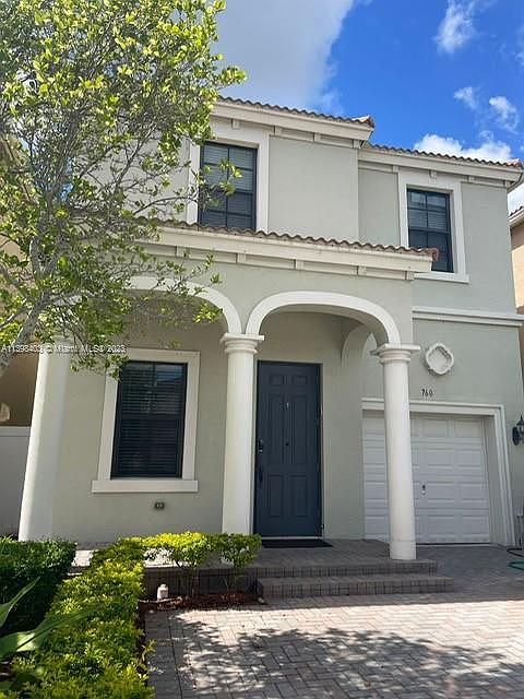 1st image of 760 NE 191st Ter