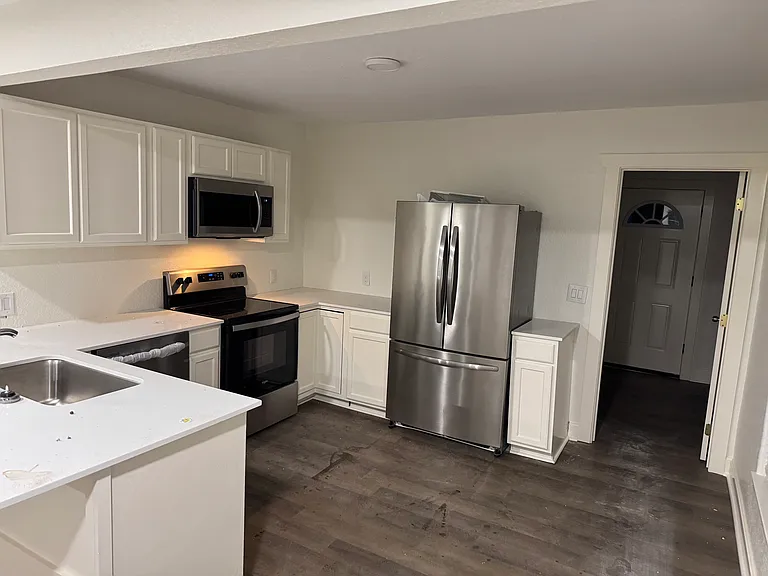 1011 N Valderas St — Photo 8