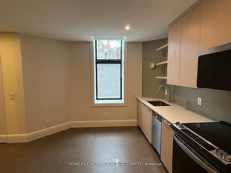 328 Palmerston Blvd #LOWER — Photo 2