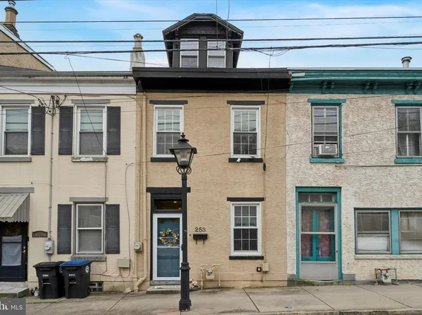 253 E Hector St, Conshohocken, PA 19428