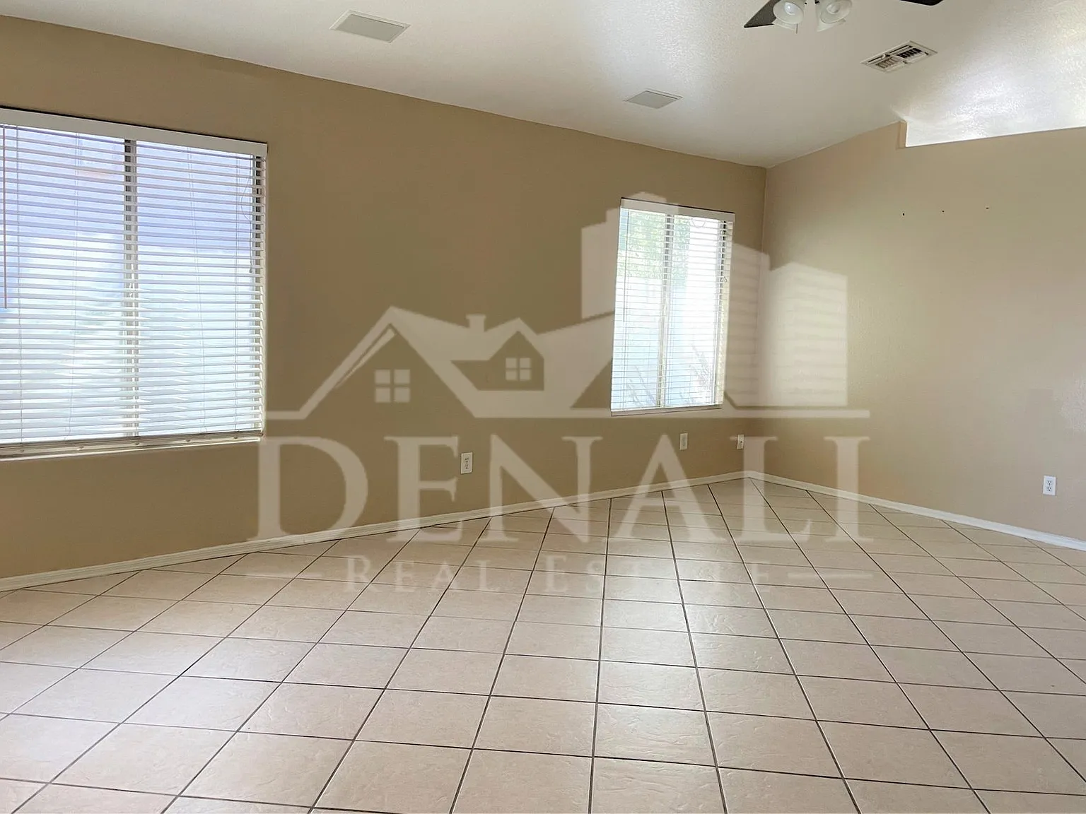3 bed, 2.0 bath, 1298 sqft, $1,995 — Photo 4