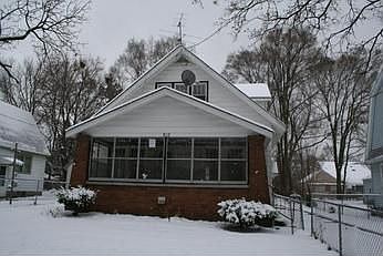 1st image of 912 Dickinson St SE
