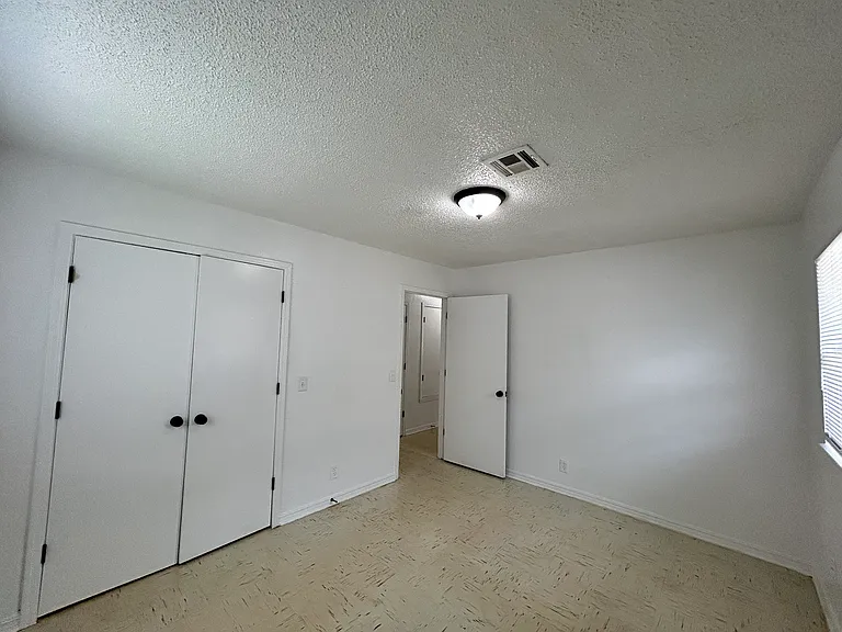 541 NW 114th St — Photo 11