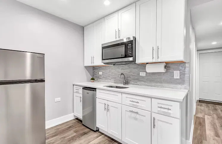 2 bed, 700 sqft, $2,200 — Photo 4