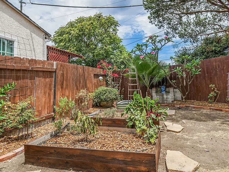 4740 W Mountain View Dr — Photo 28