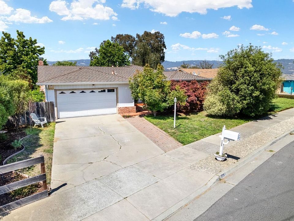 1st image of 135 Mesa Verde Dr