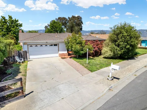 135 Mesa Verde Dr, Watsonville, CA 95076