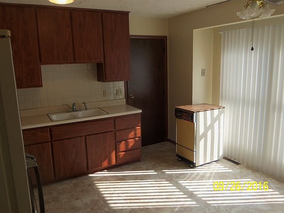 5th image of 1501 Hale Dr