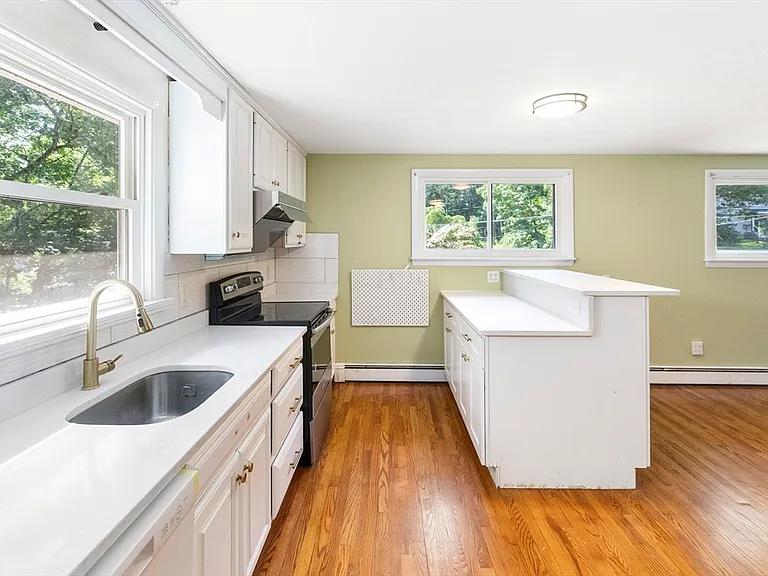 164 Wilshire Dr — Photo 3