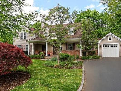 57 Wagon Road, Roslyn Heights, NY, 11577