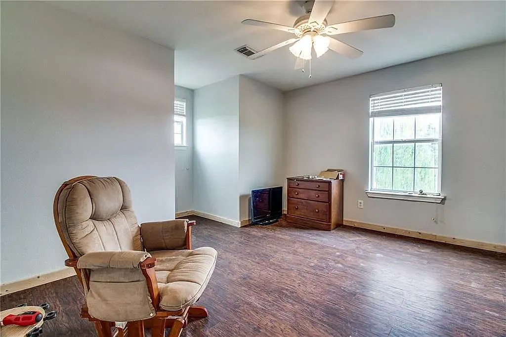 5 bed, 1752 sqft, $2,500 — Photo 1