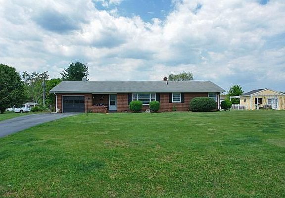 Beautiful Front Yard!
